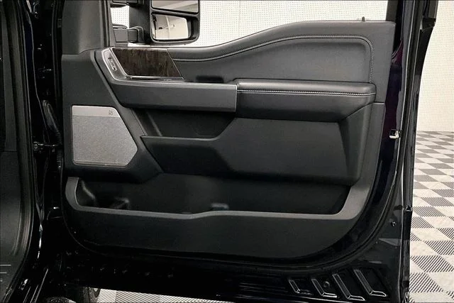 Used 2025 Antimatter Blue Metallic Ford Lariat image 21