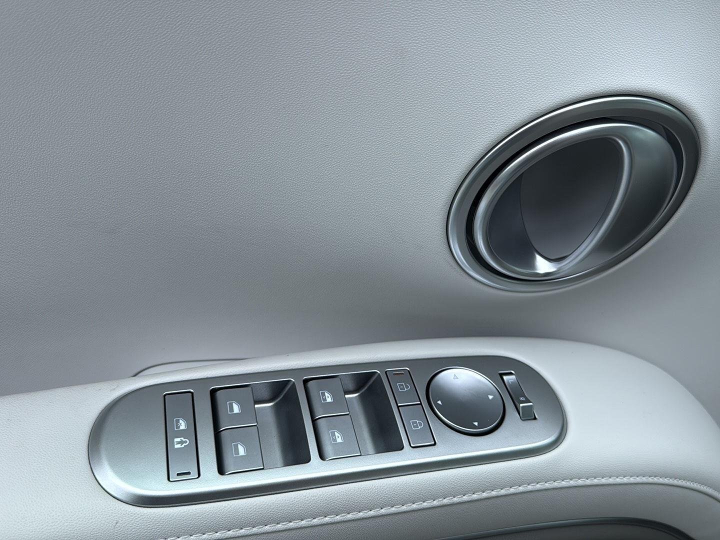 New 2026 Ecotronic Gray Pearl Hyundai SE AWD image 17