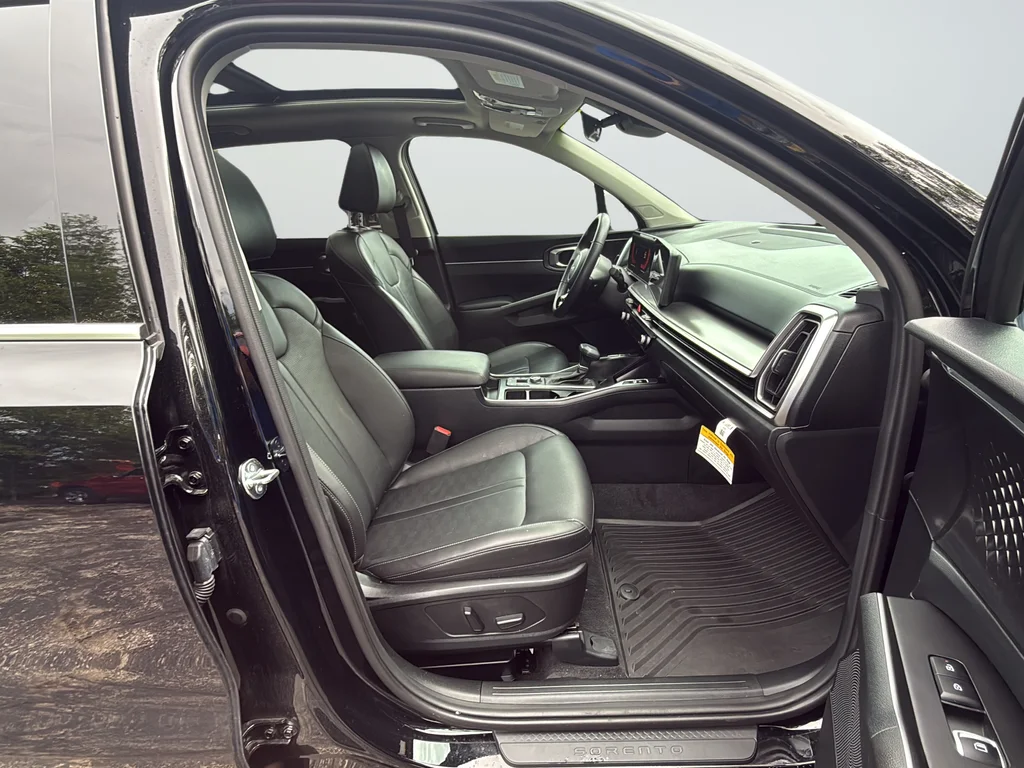 Used 2025 Black Kia EX image 12