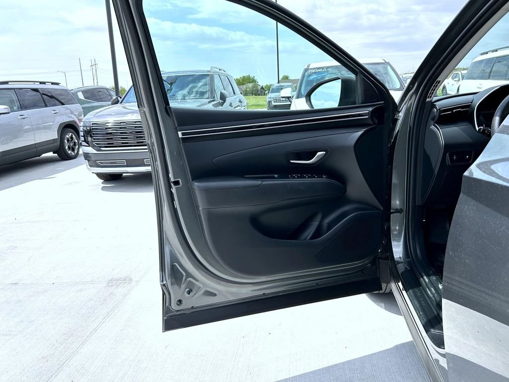 Used 2023 Gray Hyundai SE image 10