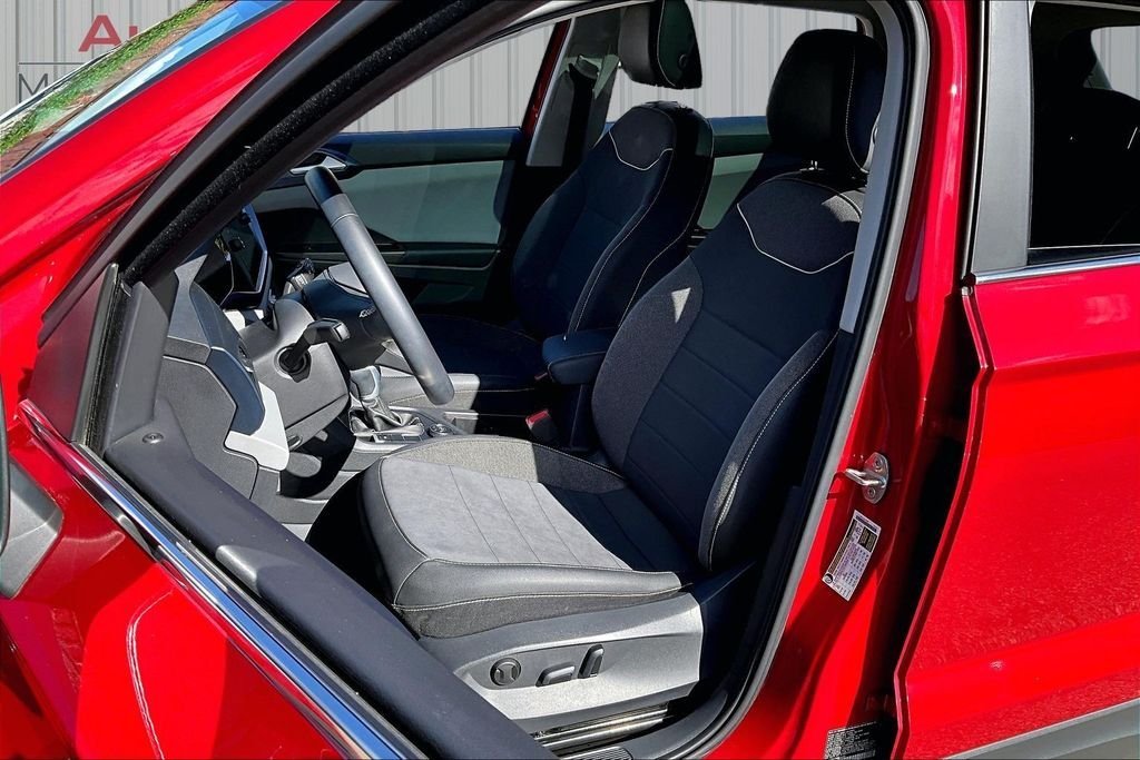 Used 2023 Red Volkswagen 1.5T SE image 21