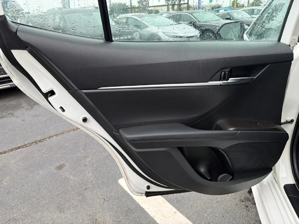 Used 2022 White Toyota SE Nightshade image 21