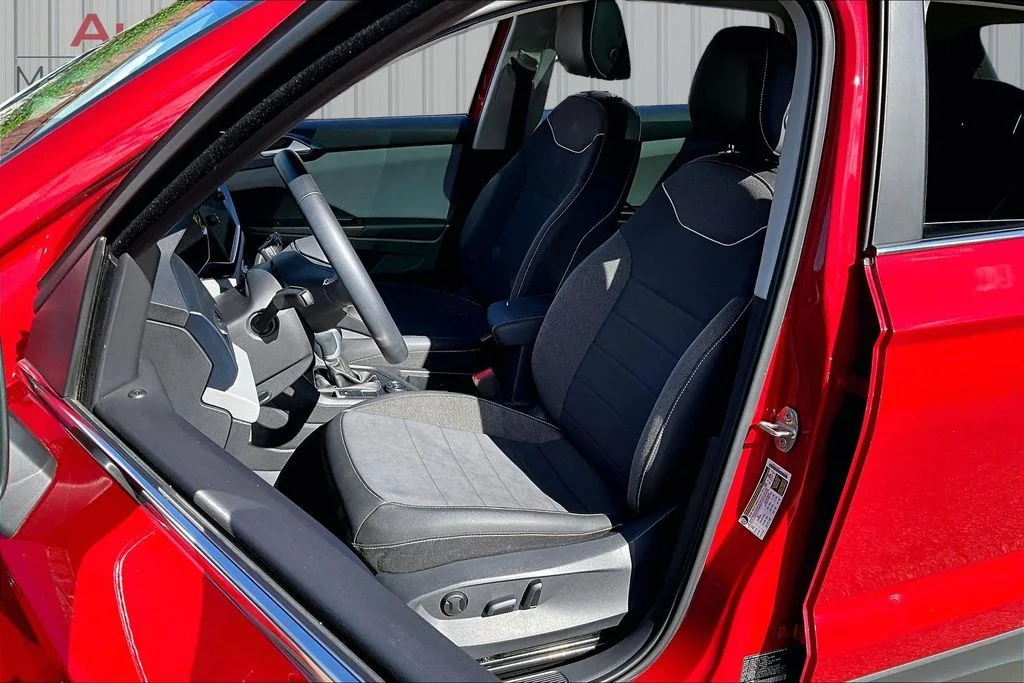 Used 2023 Red Volkswagen 1.5T SE image 21