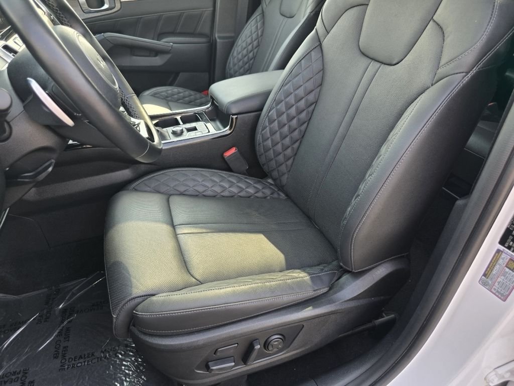 Used 2023 White Kia X-Line SX Prestige image 24