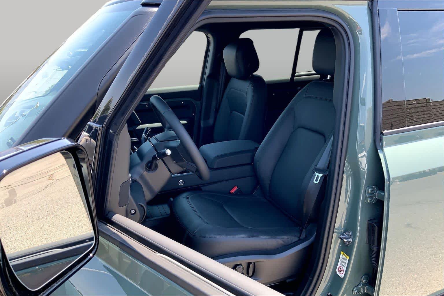 New 2026 GREEN Land Rover  image 9