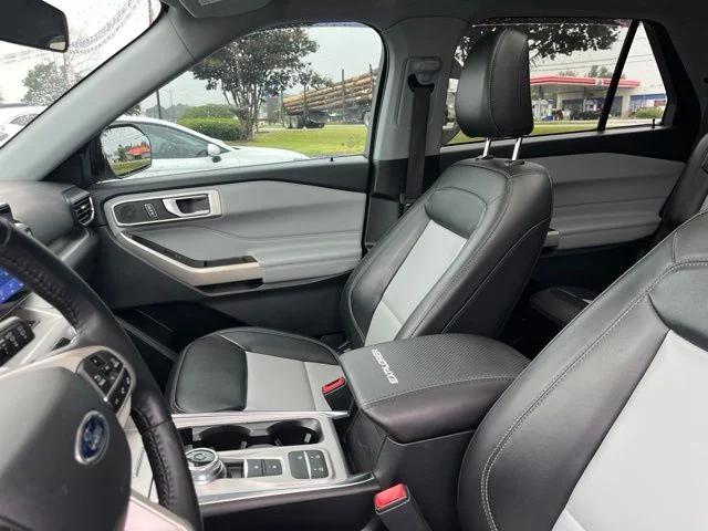 Used 2023 Silver Ford XLT image 9