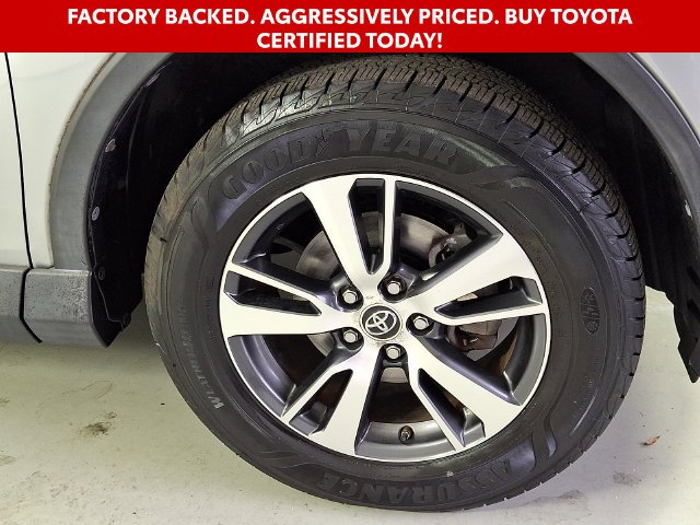 Used 2018 Silver Toyota XLE image 9