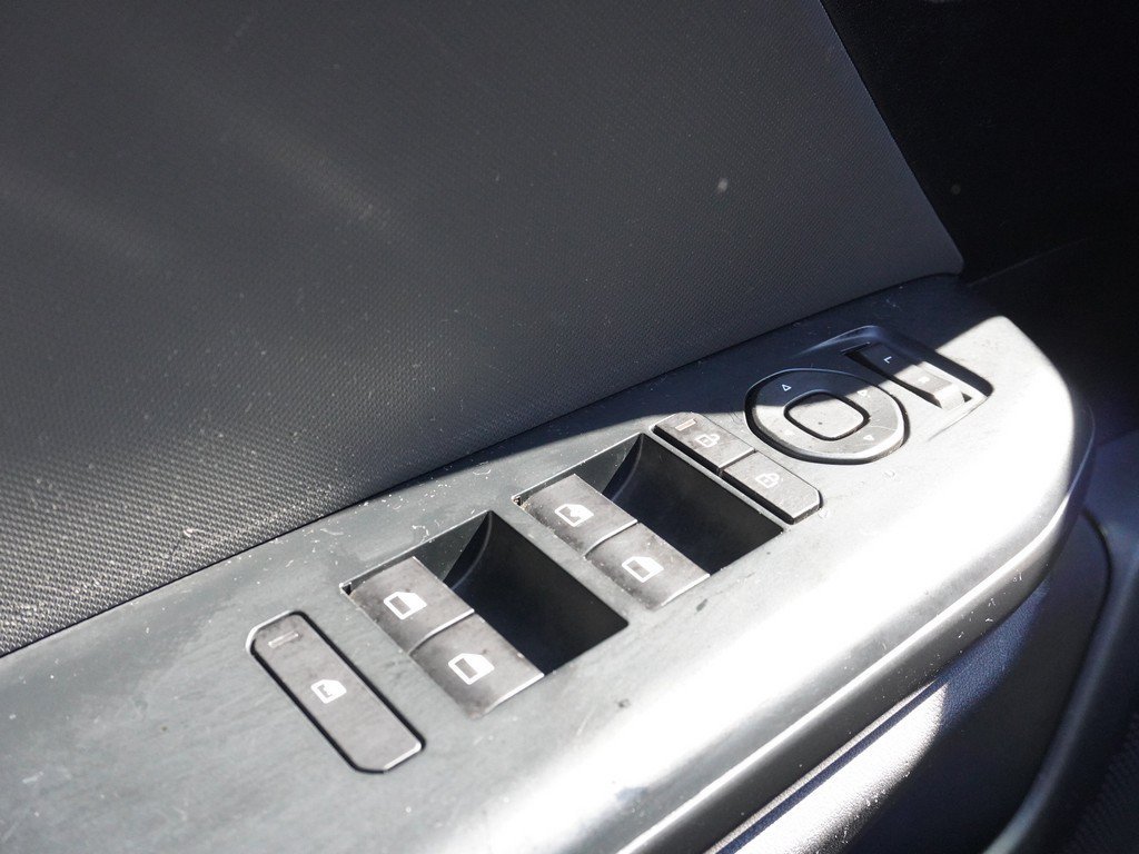 Used 2025 Black Kia LXS image 34