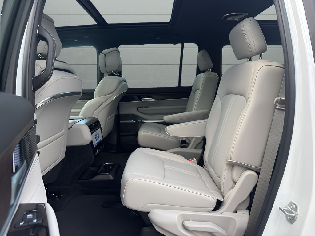 New 2026 Bright White Clear-Coat Exterior Paint Jeep Summit Premium 4x4 image 25