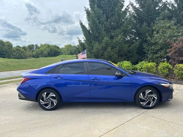 Used 2025 Intense Blue Hyundai SEL Sport image 5
