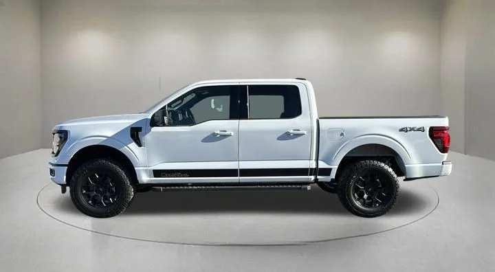 New 2026 Oxford White Ford XLT image 3