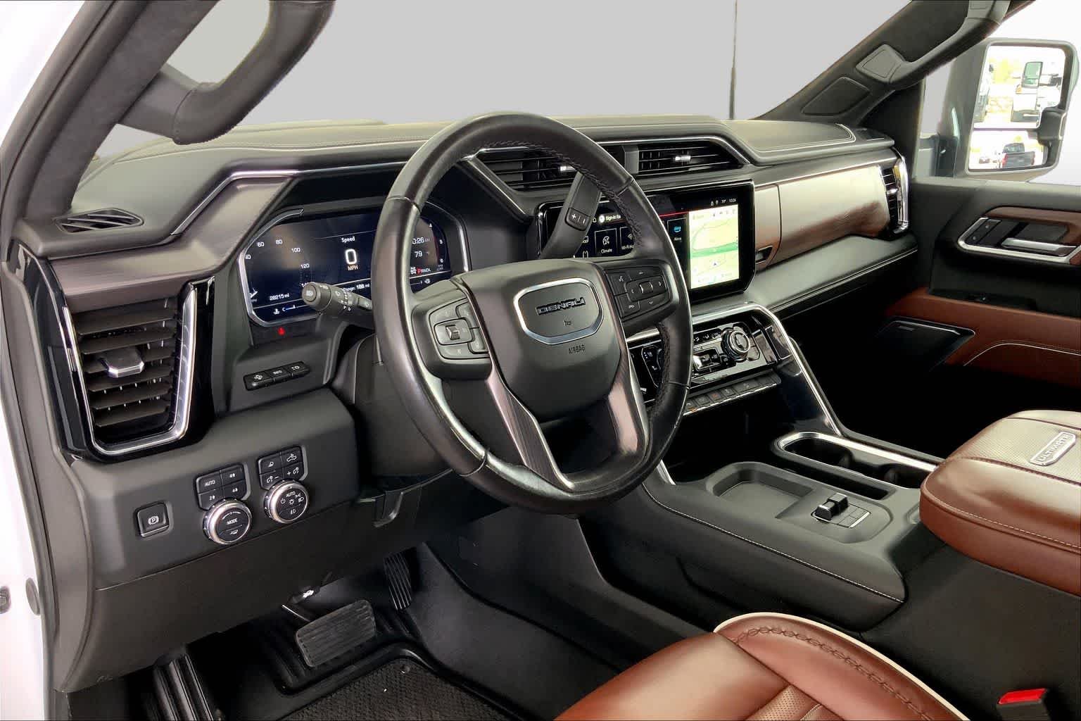 Used 2025 White Frost Tricoat GMC Denali Ultimate image 18