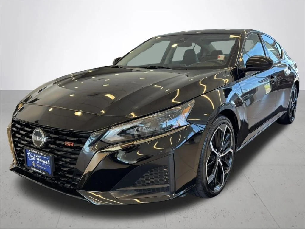 Used 2024 Black Nissan 2.5 SR image 2