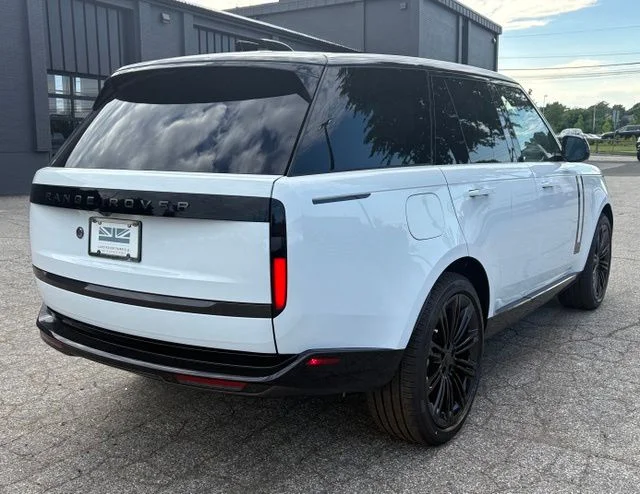 New 2026 Fuji White Land Rover SE image 8