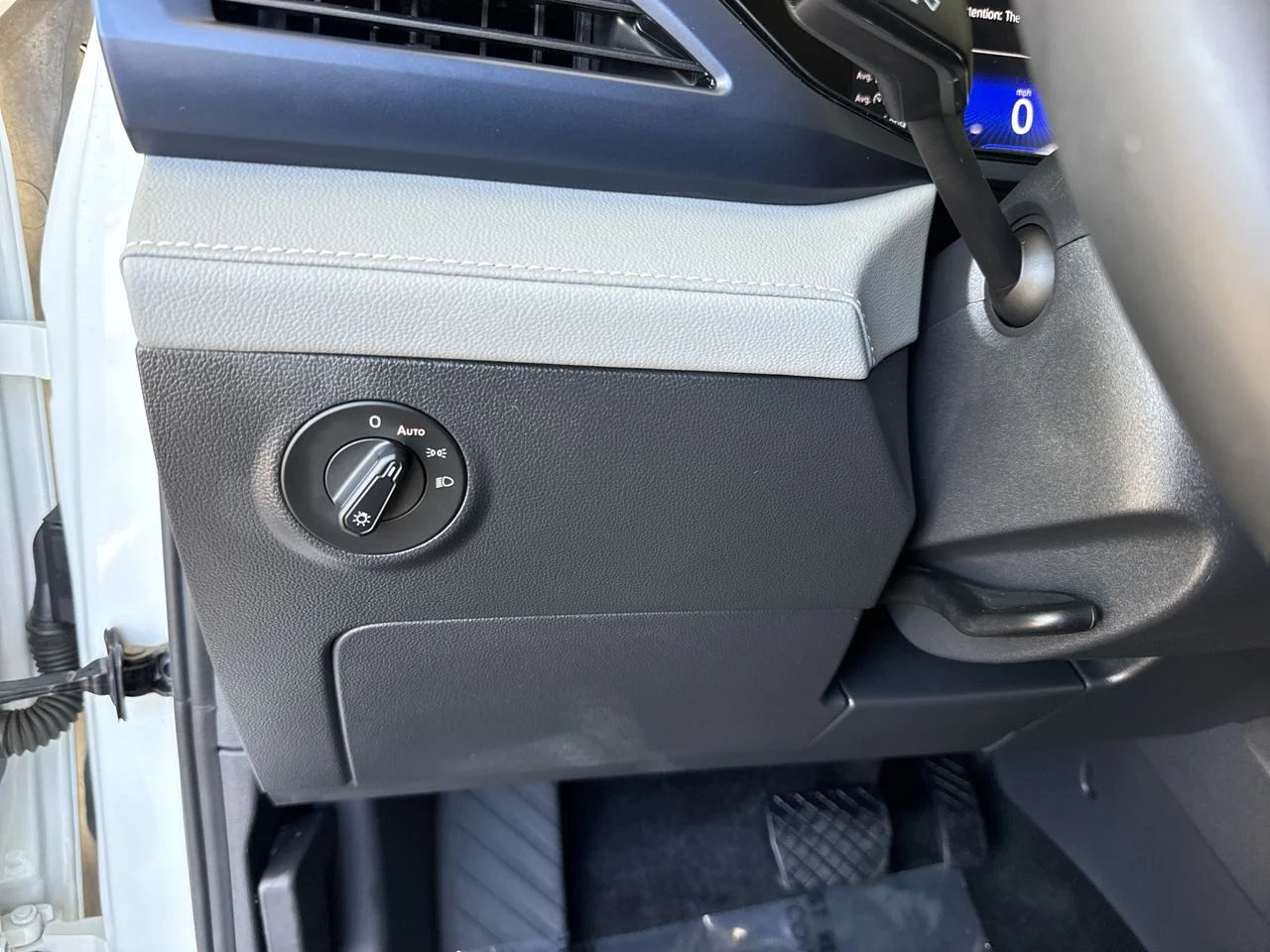 Used 2024 Pure White Volkswagen SE w/ Sunroof image 17