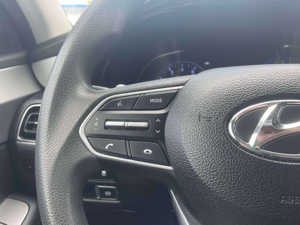 Used 2020 Green Hyundai SE image 22