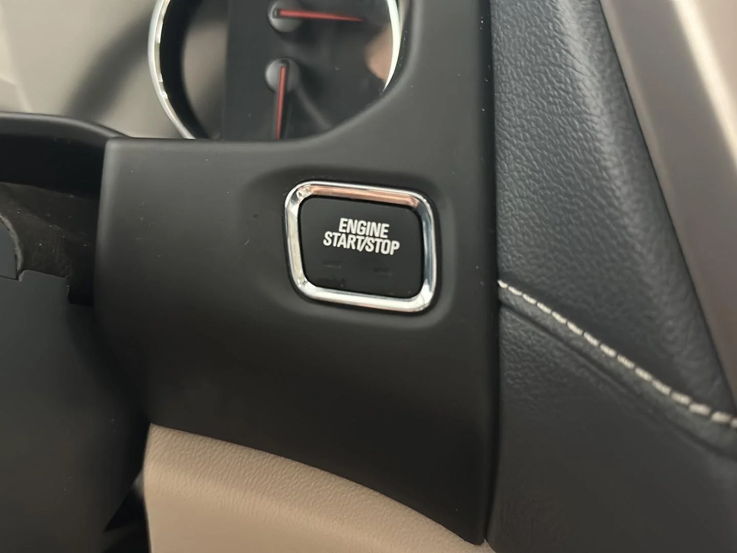 Used 2023 White Frost Tricoat GMC Denali image 16