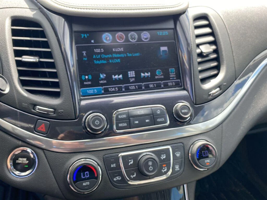 Used 2019 Pepperdust Metallic Chevrolet LT image 19