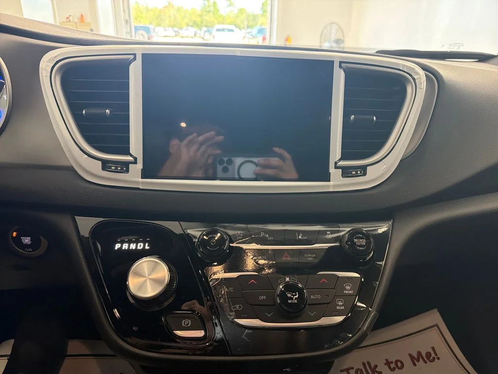 New 2027 White Chrysler LX image 19