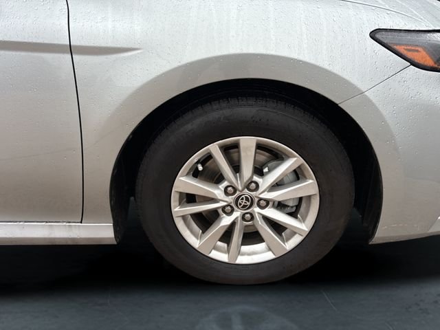 2025 Toyota Camry LE - Photo 9