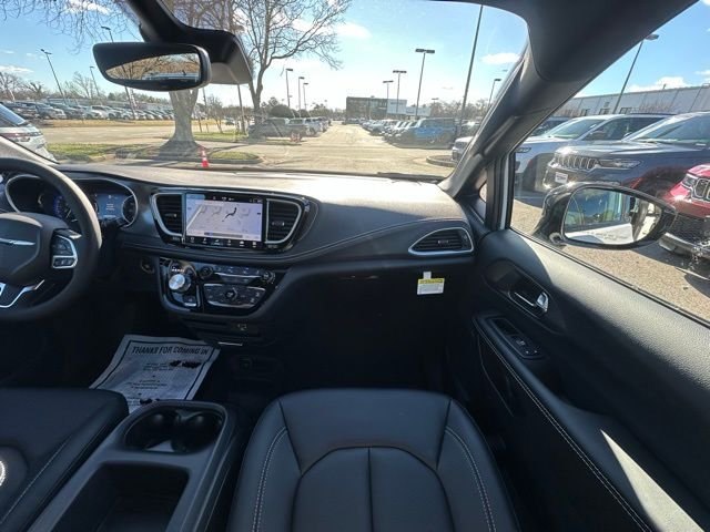 2026 Chrysler Pacifica Select - Photo 27
