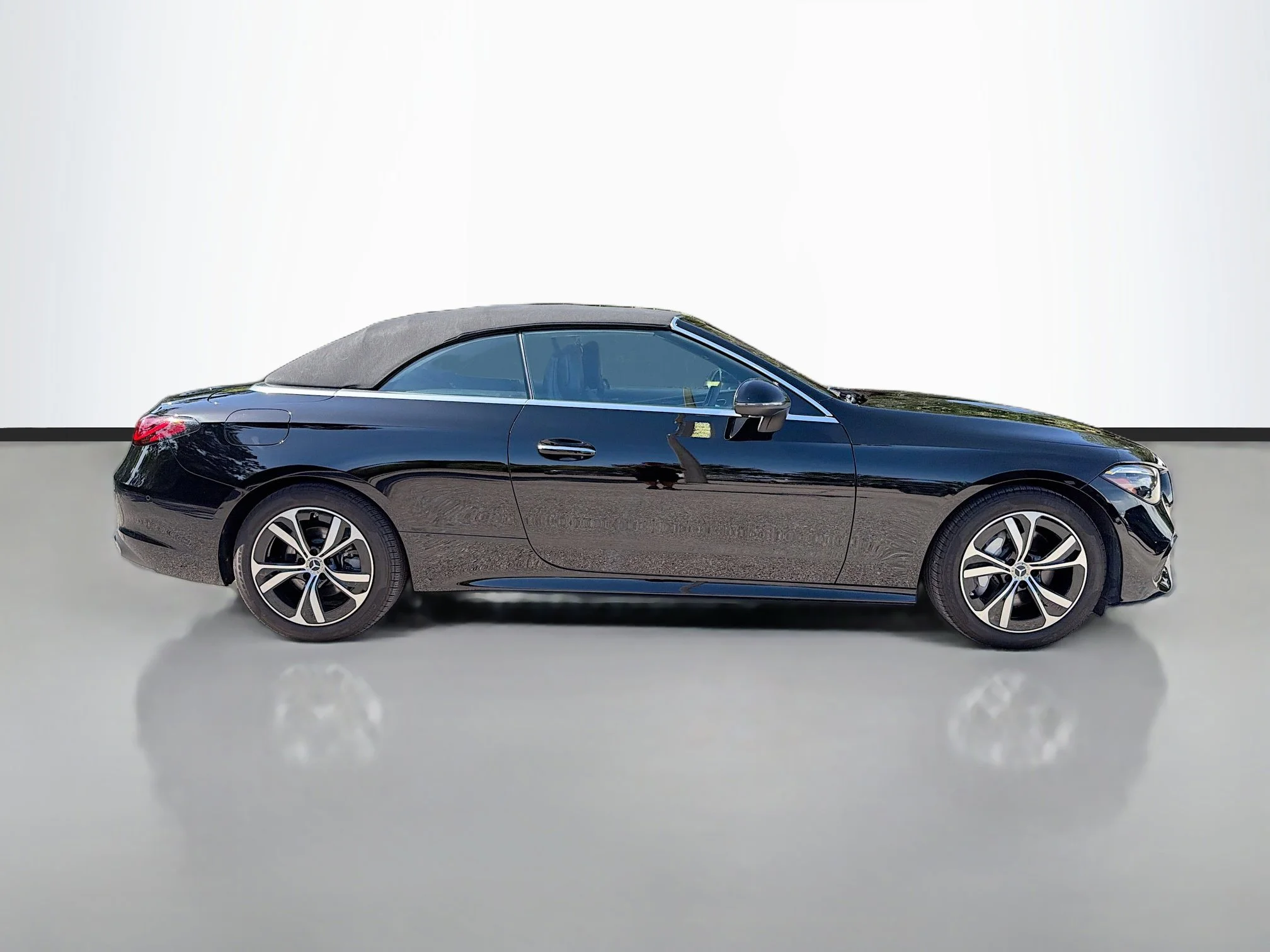 Used 2025 Obsidian Black Metallic Mercedes-Benz CLE 300 image 6