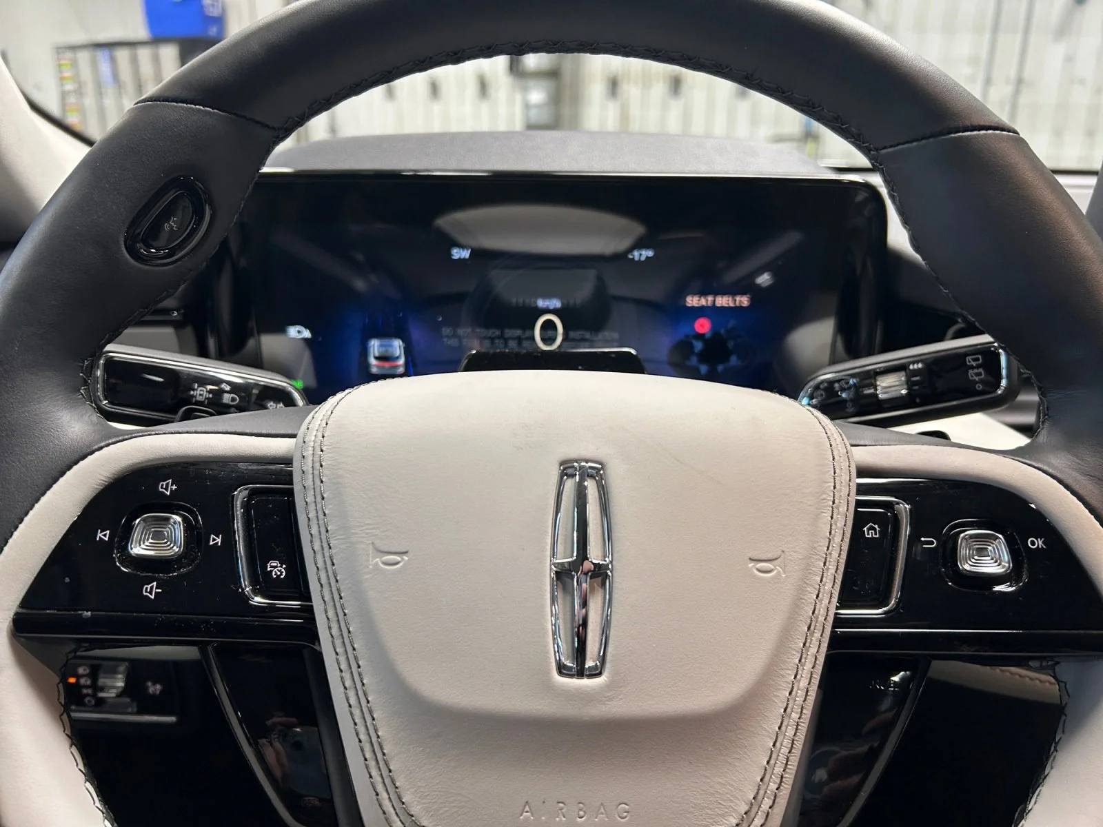 New 2026 Pristine White Metallic Tri-Coat Lincoln Premiere image 21