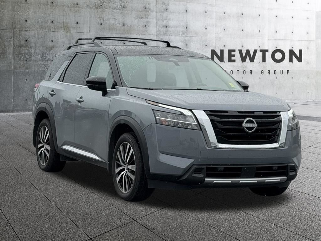 2024 Nissan Pathfinder Platinum 4WD's photo