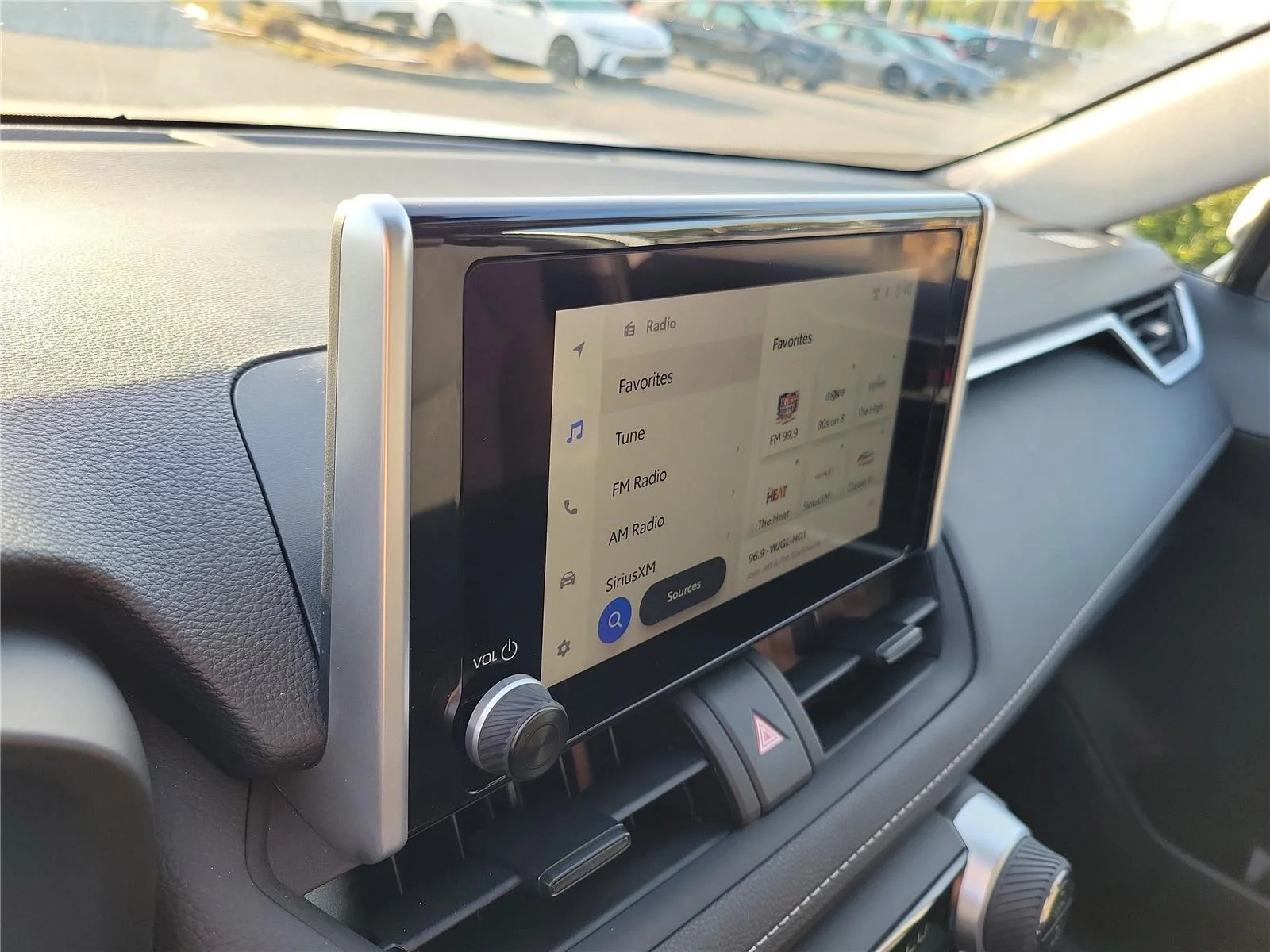 2025 Toyota RAV4 XLE - Photo 20