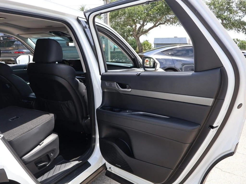 Used 2024 White Hyundai SEL image 30