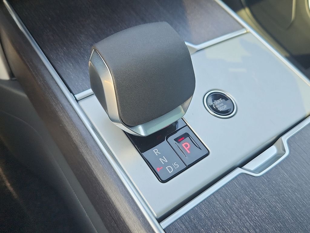 New 2026 Fuji White Land Rover SE image 7