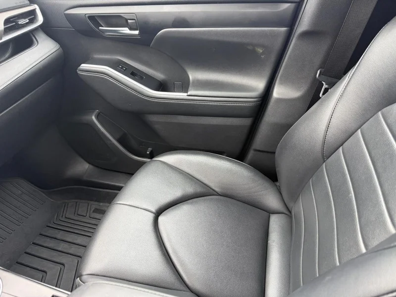 Used 2022 Celestial Silver Metallic Toyota XLE AWD (Natl) image 22