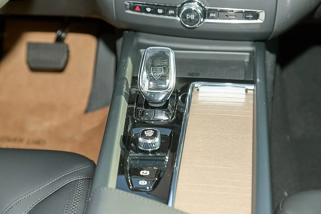 New 2026 Crystal White Volvo Core image 27