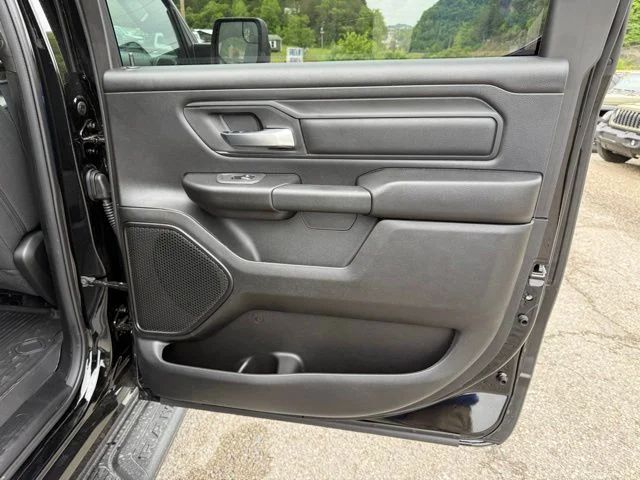 New 2026 Diamond Black Crystal Pearl-Coat Exterior Paint RAM Warlock image 22