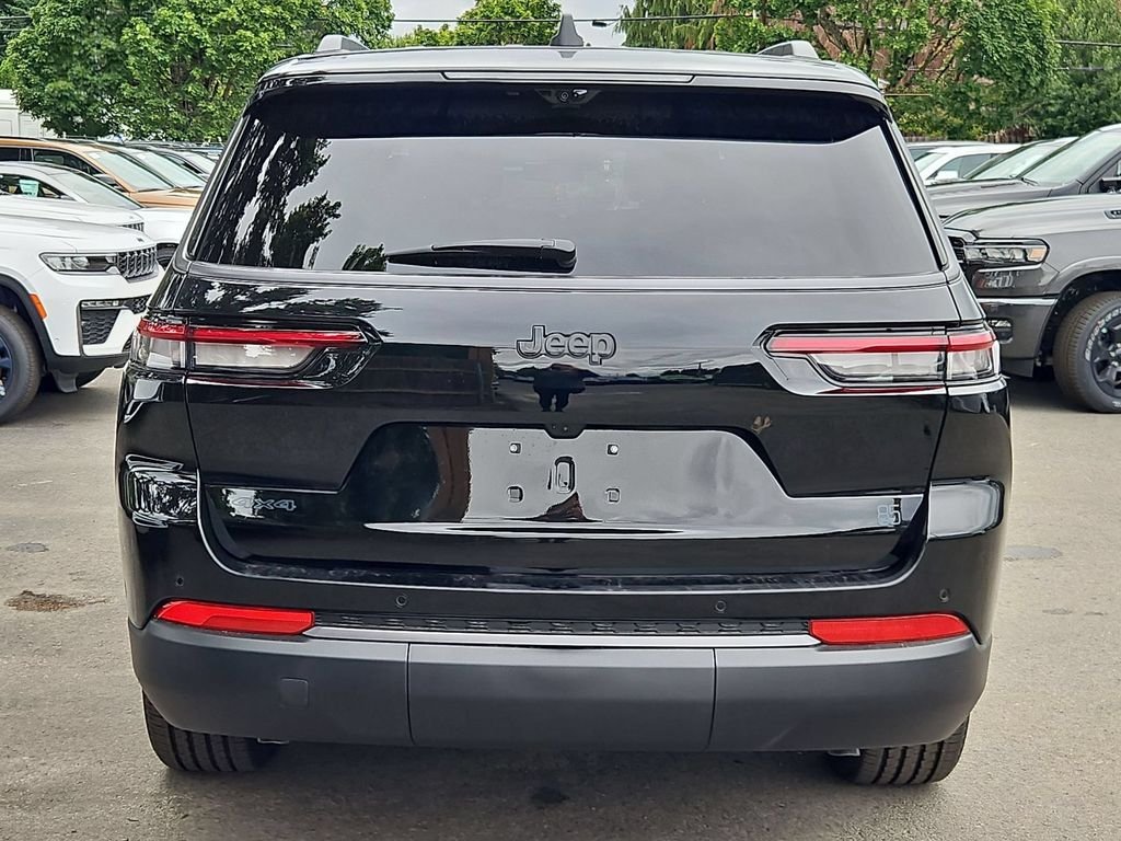 New 2026 Diamond Black Crystal Pearl-Coat Exterior Paint Jeep  image 6