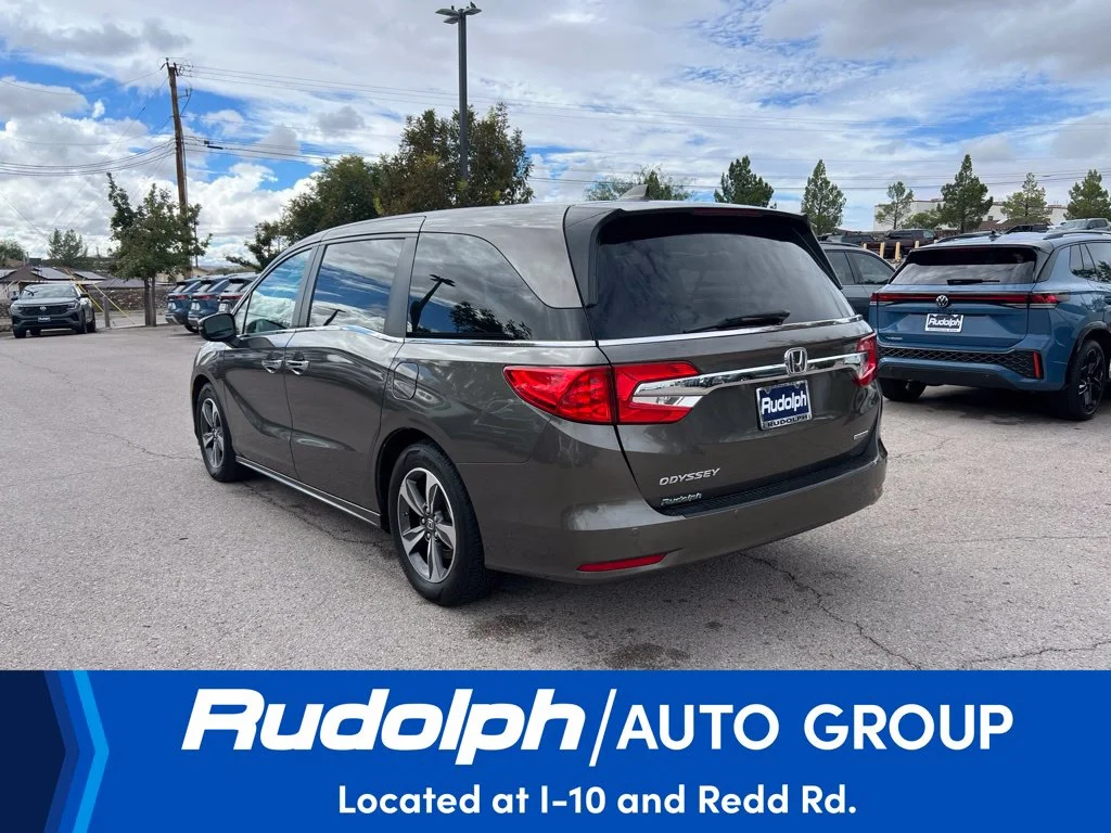Used 2018 Forest Mist Metallic Honda Touring image 3