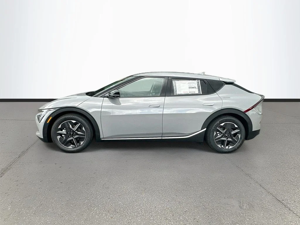 New 2026 Wolf Gray Kia LIGHT image 4