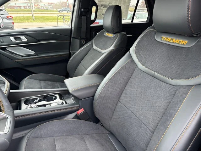 New 2026 Vapor Blue Metallic Ford Tremor® image 33