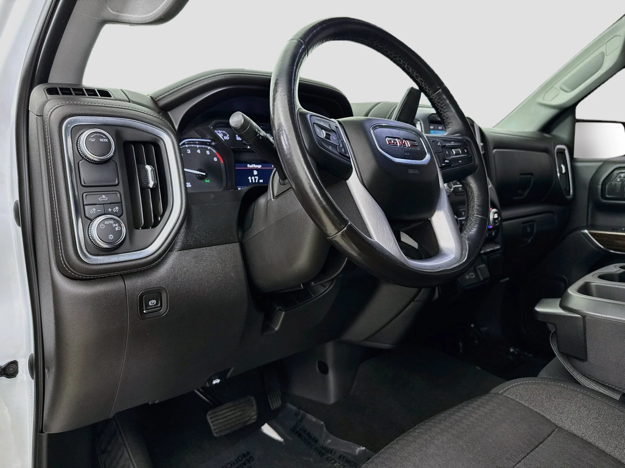 Used 2021 SUMMIT WHITE GMC SLE image 11