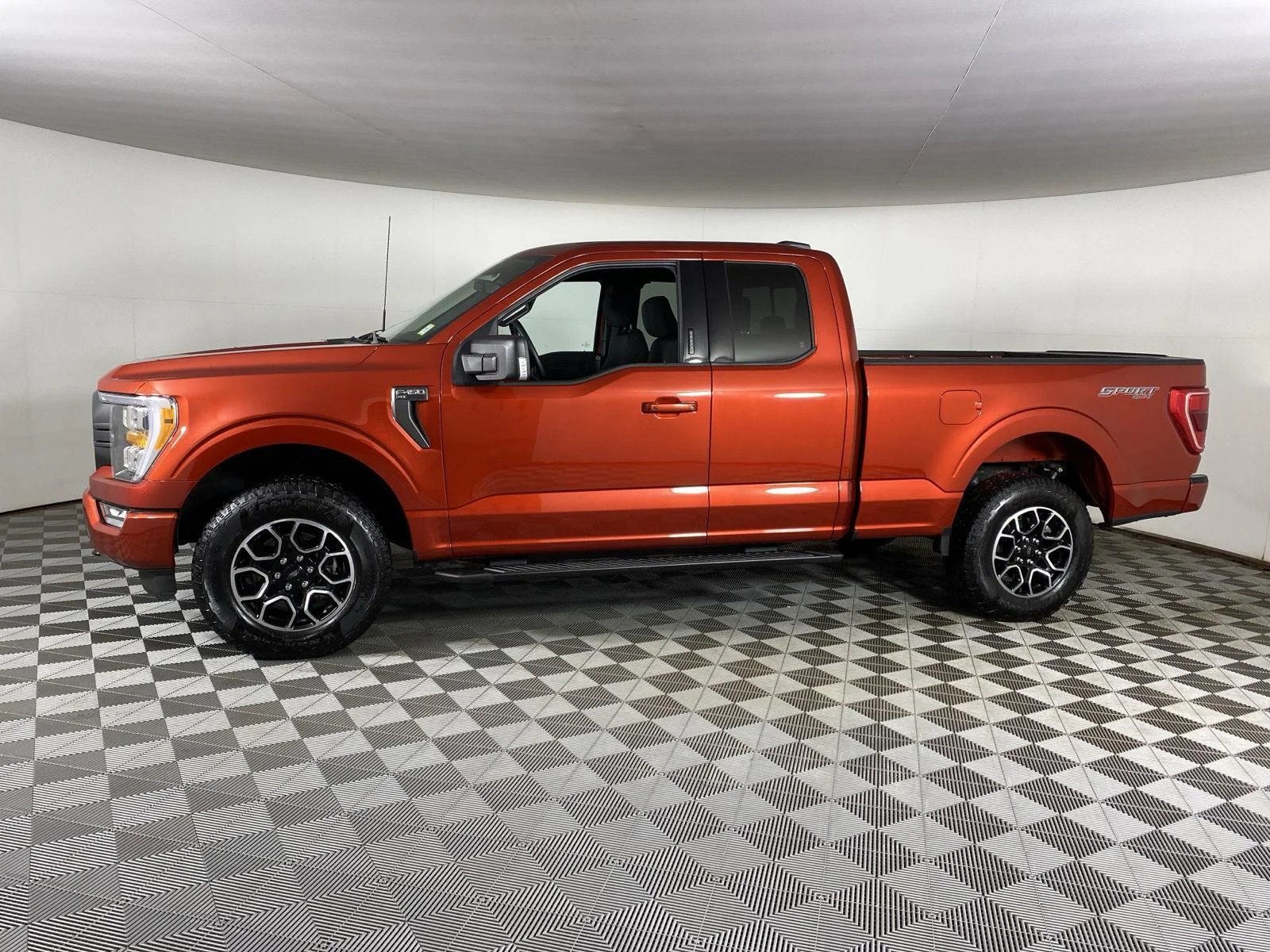 Used 2023 Hot Pepper Red Tinted Clearcoat Ford XLT image 11
