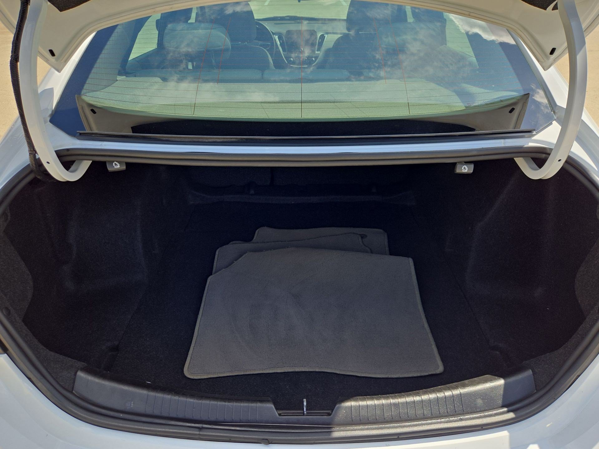 Used 2024 Summit White Chevrolet LT image 28