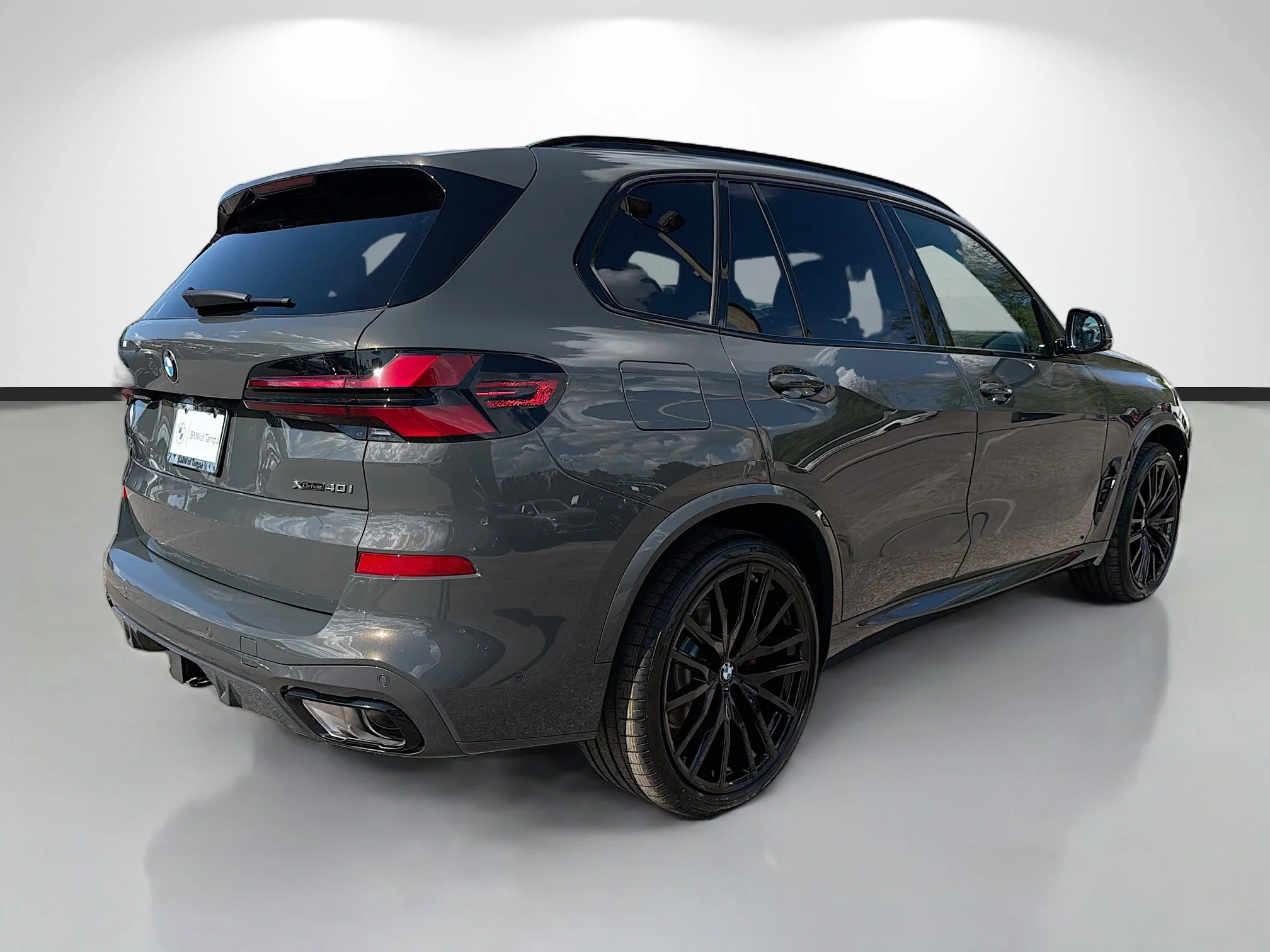New 2026 Dravit Grey Metallic BMW xDrive40i image 3