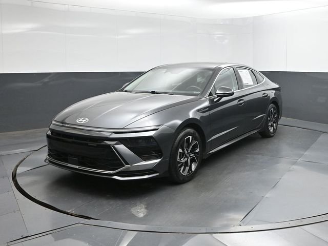 Used 2024 Gray Hyundai SEL image 1