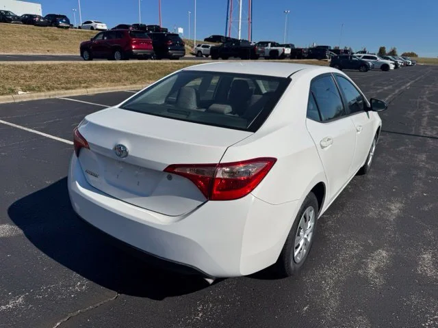 Used 2017 White Toyota L image 3