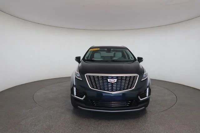 Used 2025 Green Cadillac Premium Luxury image 31