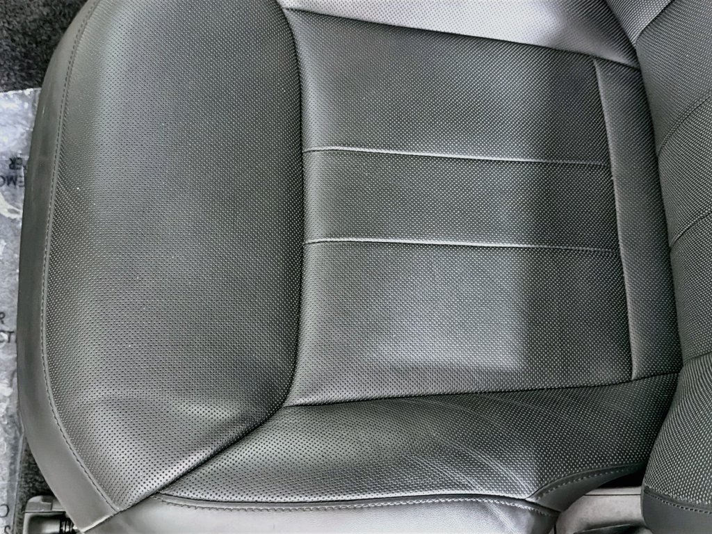 Certified Used 2024 Black Land Rover SE image 20