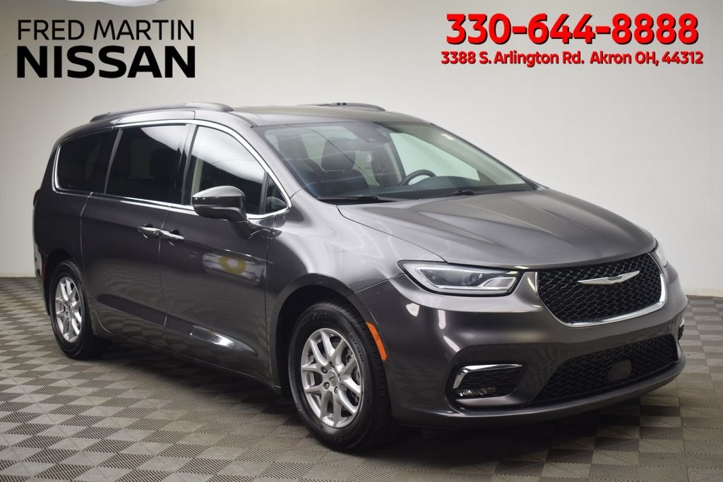 2022 Chrysler Pacifica Touring L's photo