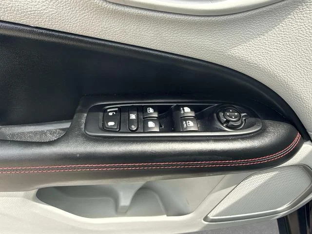 Used 2020 Blue Jeep Limited image 13