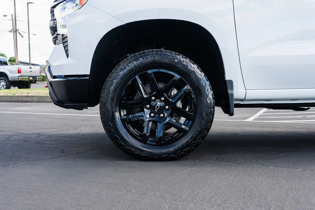 New 2026 Summit White Chevrolet LT Trail Boss image 7