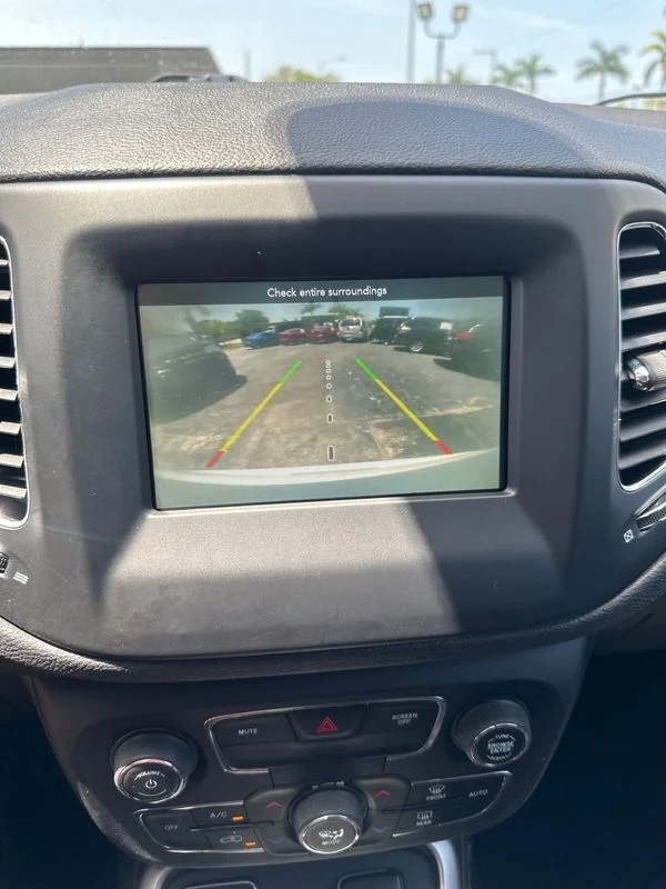 Used 2019  Jeep Latitude FWD image 22